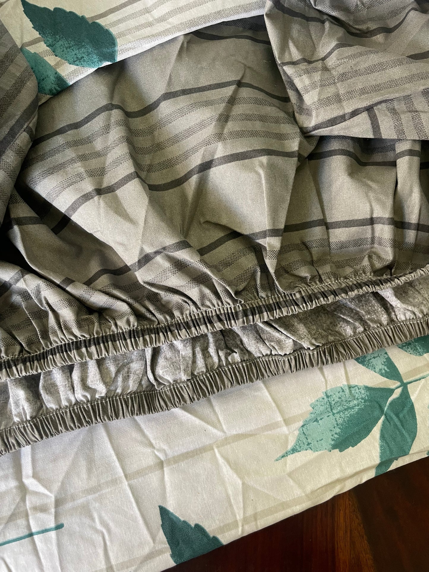 bedspread fitted sheet